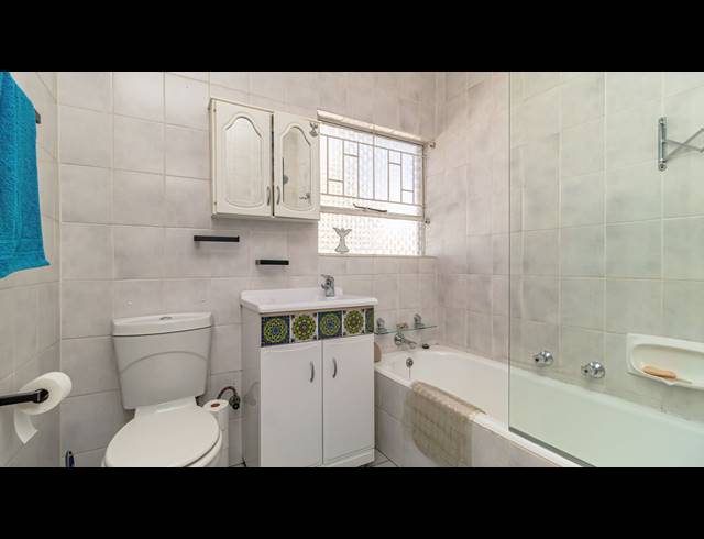 3 BEDROOM FREEHOLD FOR SALE IN HIGHWAY GARDENS
